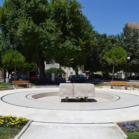 Klobuka * Kastela