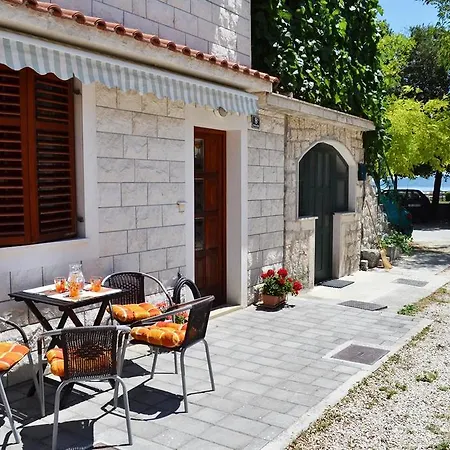 Klobuka Apartment Kastela
