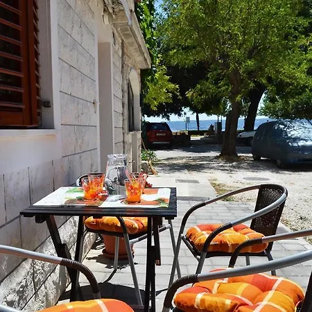Klobuka Apartment Kastela